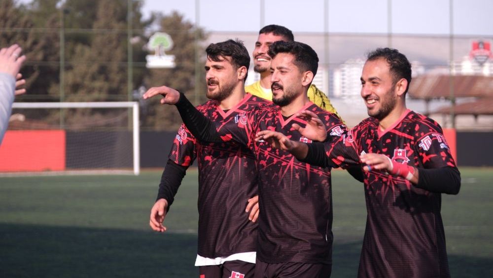 Şehitkamil Belediyespor tek attı, üç aldı